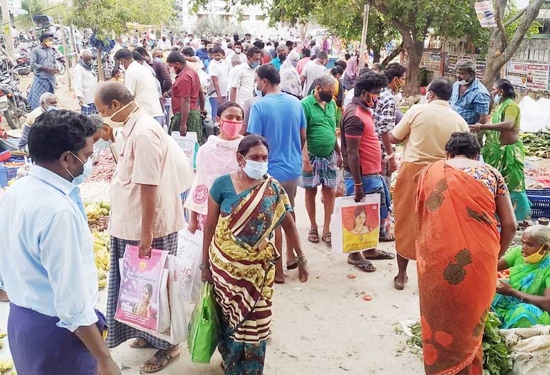 காய்கறிகள் வாங்க பொதுமக்கள் கூட்டம் அலைமோதியது