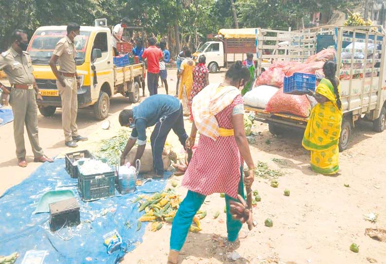 திருவள்ளூர் அருகே கொரோனா கட்டுப்பாட்டை மீறி இயங்கிய வாரசந்தை வியாபாரிகளை எச்சரித்து திருப்பி அனுப்பிய போலீசார்