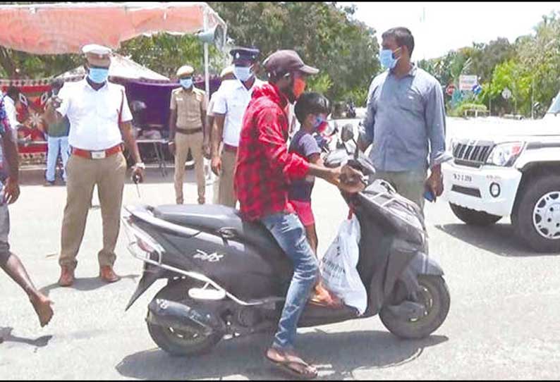 மாமல்லபுரம் கிழக்கு கடற்கரை சாலையில் மோட்டார் சைக்கிளில் சுற்றியவர்கள் திருப்பி அனுப்பி வைப்பு