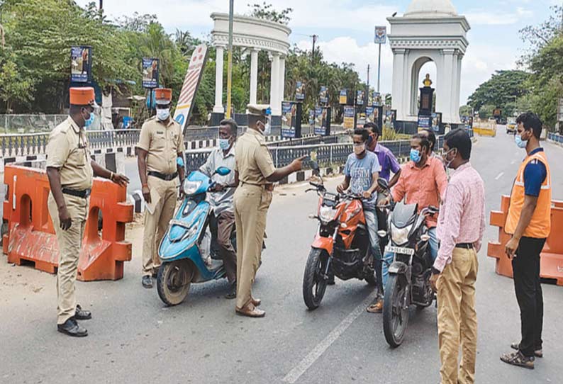 புதுச்சேரி மாநில எல்லைகளில் போலீசார் தீவிர கண்காணிப்பு; தமிழகத்தில் இருந்து வந்தவர்களை திருப்பி அனுப்பினர்