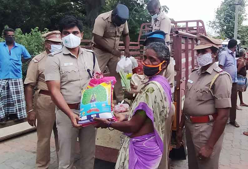 பழனி அருகே மலைவாழ் மக்களுக்கு அத்தியாவசிய பொருட்கள் வழங்கிய பெண் போலீஸ் இன்ஸ்பெக்டர்