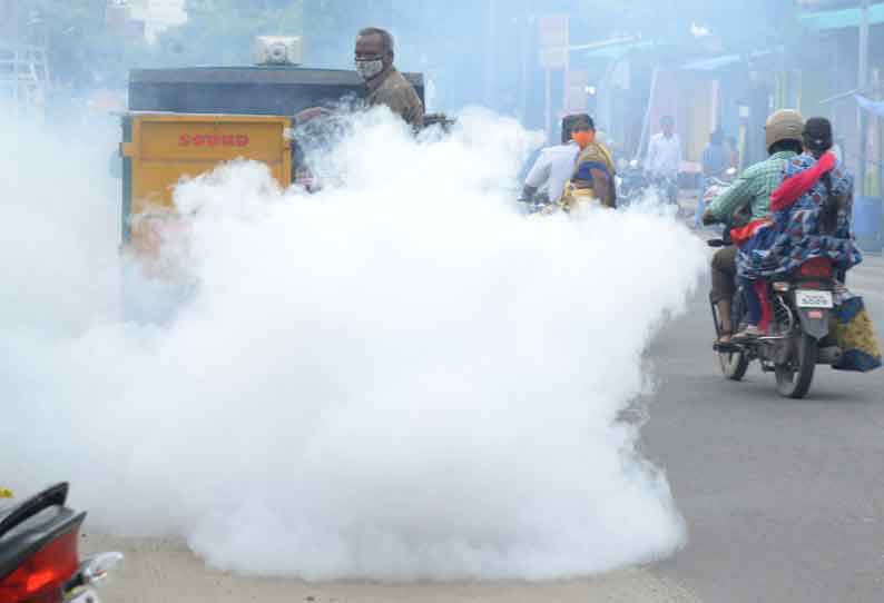 திருப்பூர் காலேஜ் ரோட்டில்கொசு மருந்து அடிக்கும் பணி தீவிரம்