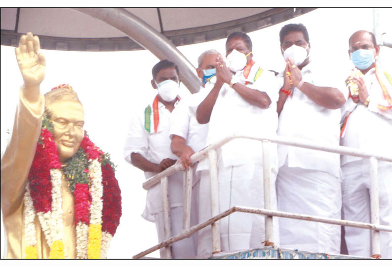 நினைவு தினம் அனுசரிப்பு: ராஜீவ்காந்தி சிலைக்கு தலைவர்கள் மரியாதை