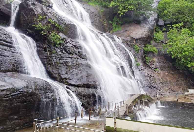 குற்றாலத்தில் முன்கூட்டியே சீசன் தொடங்கியது; குளிக்க அனுமதிக்கப்படுமா? சுற்றுலா பயணிகள் எதிர்பார்ப்பு