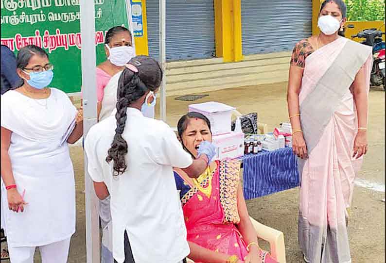 காஞ்சீபுரத்தில் நடைபெற்ற கொரோனா பரிசோதனை முகாமை நகராட்சி ஆணையர் ஆய்வு