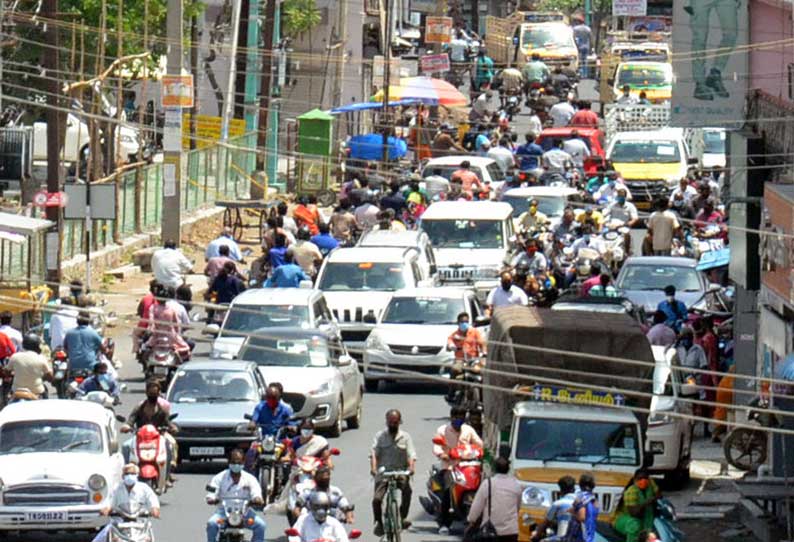 கடைகளில் பொருட்கள் வாங்க திரண்ட பொதுமக்கள்: நாமக்கல்லில் கடும் போக்குவரத்து நெரிசல்