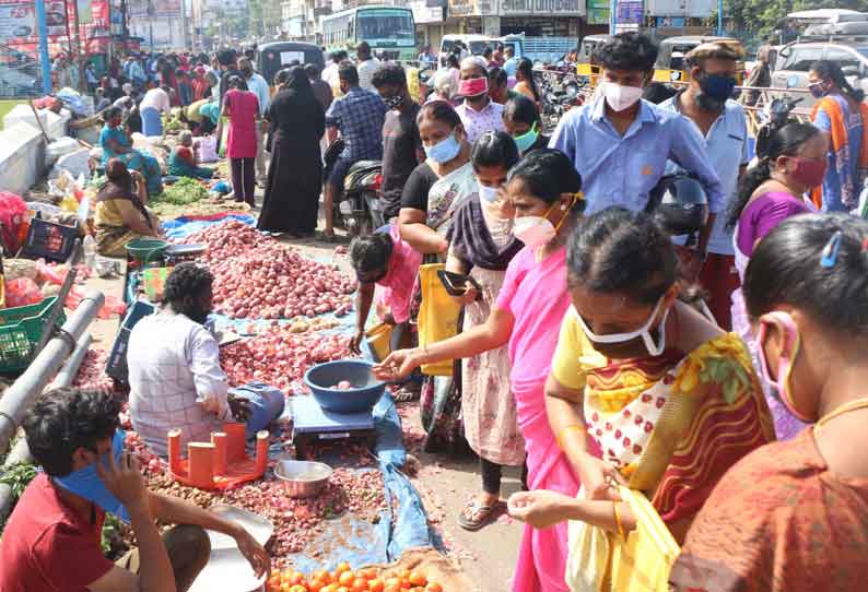 ஒரு வாரம் முழு ஊரடங்கு அமல் எதிரொலி: சேலத்தில் காய்கறி, மளிகை பொருட்கள் வாங்க அலைமோதிய மக்கள் கூட்டம்