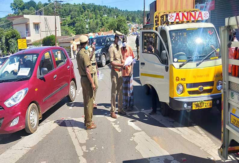 கோத்தகிரியில் ஊரடங்கை மீறியதாக 12 வாகனங்கள் பறிமுதல்