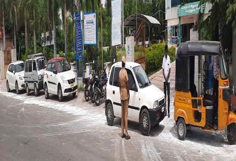 பெருந்துறையில் ஊரடங்கு, போக்குவரத்து விதிமுறைகளை மீறியதாக  210 பேருக்கு ரூ.50 ஆயிரம் அபராதம்- 60 வாகனங்கள் பறிமுதல்; போலீசார் நடவடிக்கை