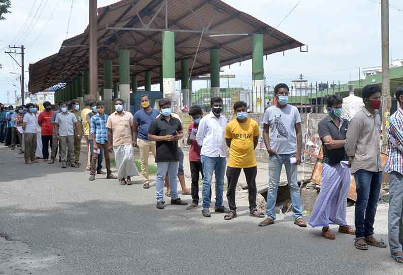 கொரோனா தடுப்பூசி போட கூடுதல் மையங்கள் அமைக்க வேண்டும்