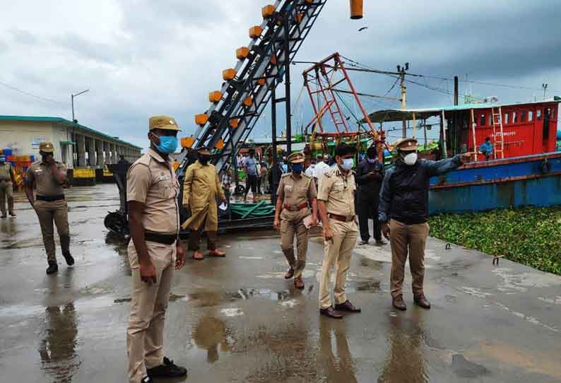 குமரியில் வெள்ளம் சூழ்ந்த பகுதிகளை நெல்லை சரக டி.ஐ.ஜி. ஆய்வு