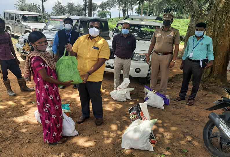 ரேஷன் கார்டு இல்லாத ஆதிவாசி மக்களுக்கு நிவாரண பொருட்கள்