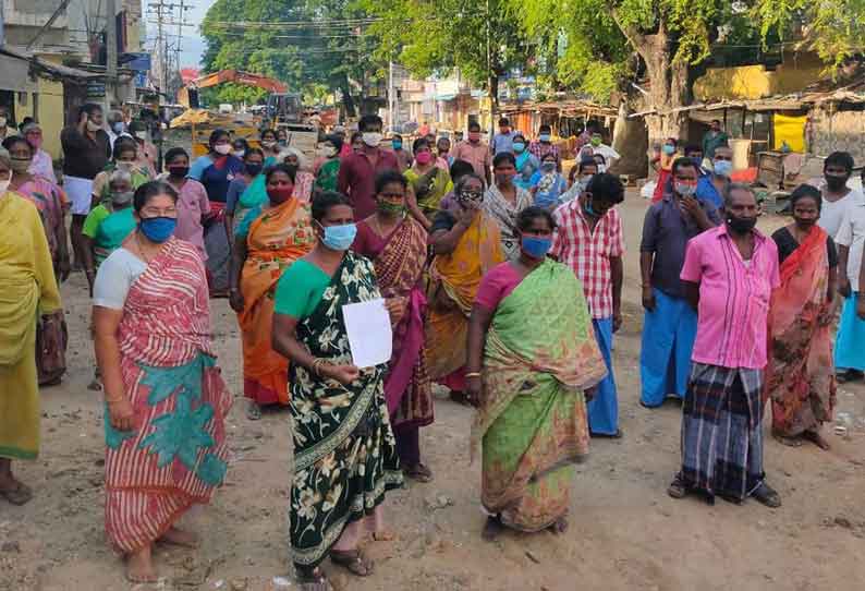 சேலம் சஞ்சீவிராயன்பேட்டை பகுதியில் சாலையோர கடைகளை சேதப்படுத்தியவர்கள் மீது நடவடிக்கை எடுக்க வேண்டும் வியாபாரிகள் புகார்