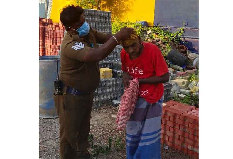 வத்தலக்குண்டு அருகே மனநலம் பாதிக்கப்பட்டவருக்கு உதவிய போலீஸ் ஏட்டு