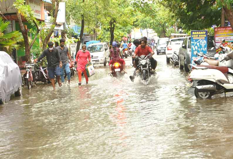 புதுச்சேரியில் வெளுத்து வாங்கிய மழை