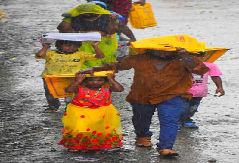 ஈரோட்டில் விட்டுவிட்டு பெய்த மழை- ஜவுளி வாங்க வந்த மக்கள் அவதி