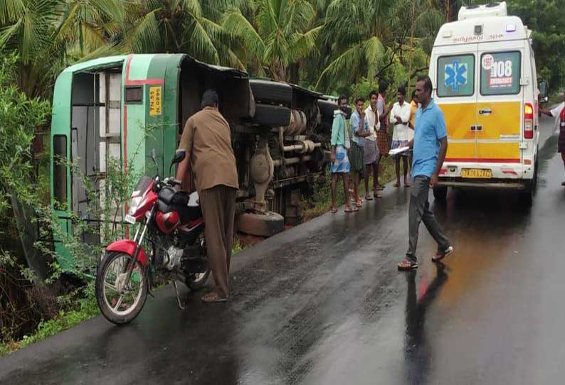 மெஞ்ஞானபுரம் அருகே அரசு பஸ் கவிழ்ந்தில் 10 பயணிகள் காயம்