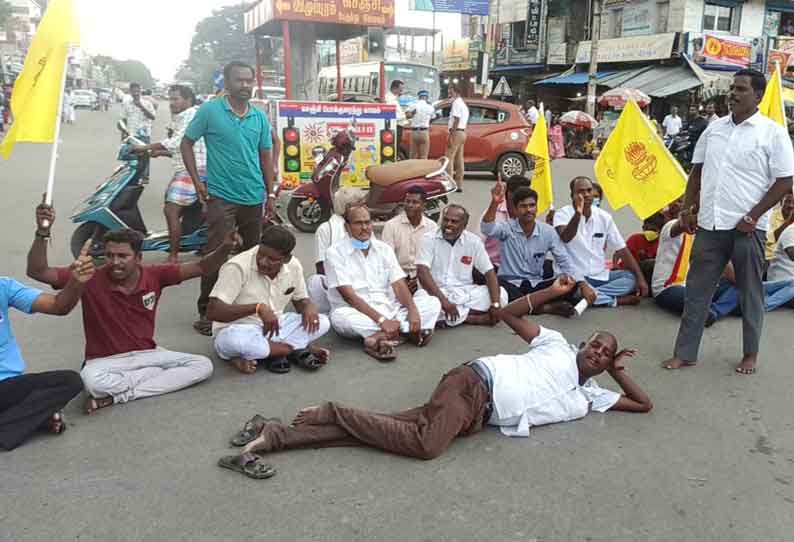 பா.ம.க.வினர் சாலை மறியல்; 132 பேர் கைது