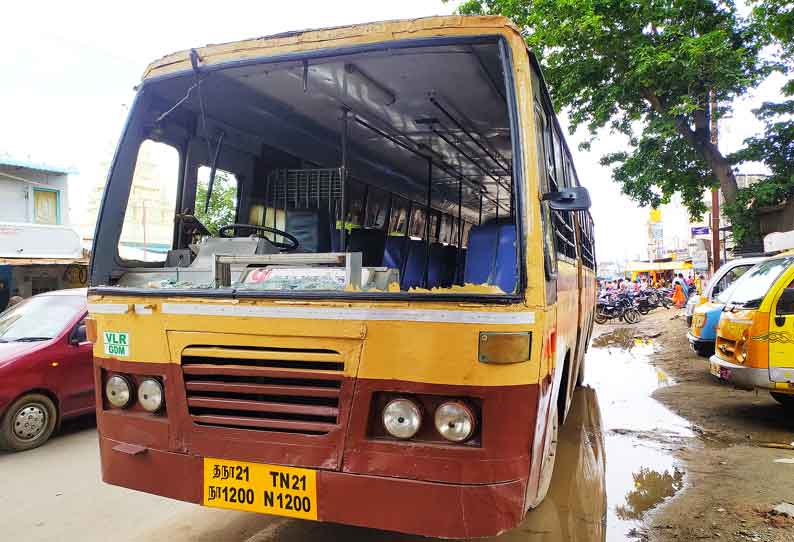 கே.வி.குப்பம் அருகே அரசு பஸ்களின் கண்ணாடிகள் உடைப்பு