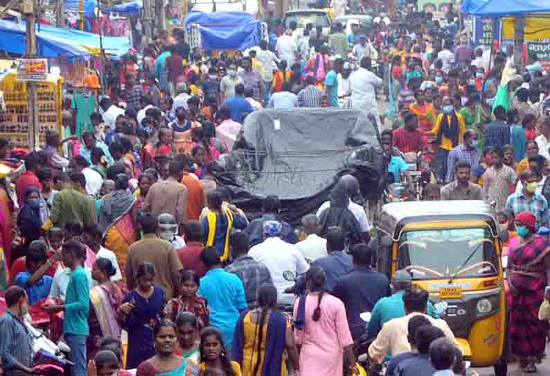 காரைக்குடி கடைவீதியில் பொருட்கள் வாங்க அலைமோதிய கூட்டம்