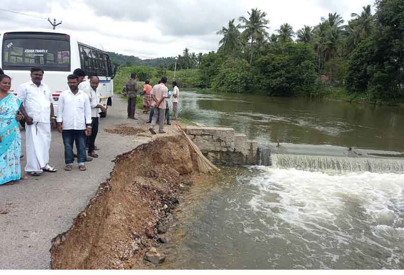 6 கிராமங்களுக்கு செல்லக்கூடிய சாலை நீரில் அடித்துச் செல்லப்பட்டது