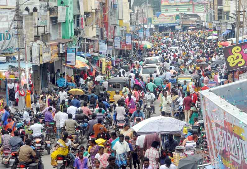 திருவண்ணாமலை கடைவீதிகளில் மக்கள் கூட்டம் அலைமோதியது