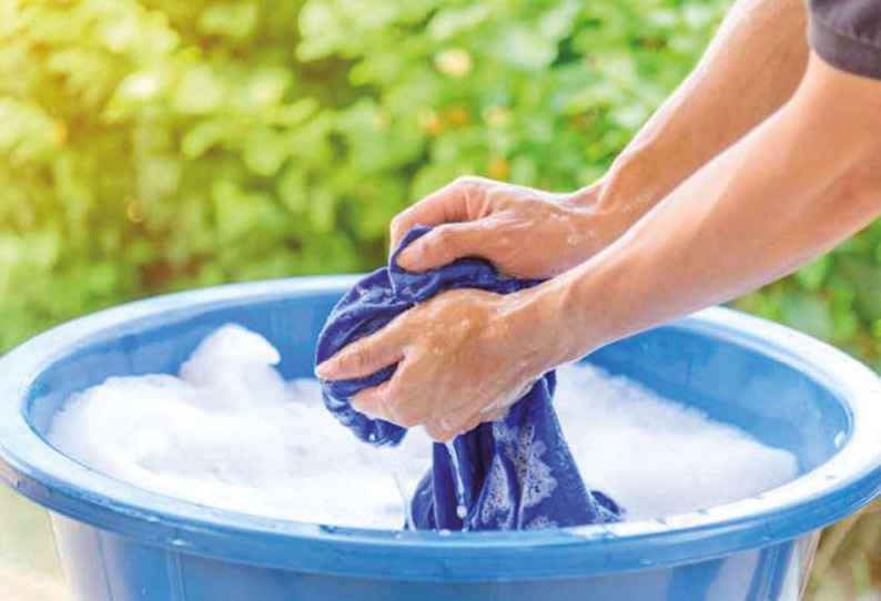 wash clothes in hot water? சுடு நீரில் துணிகளை துவைக்கலாமா?