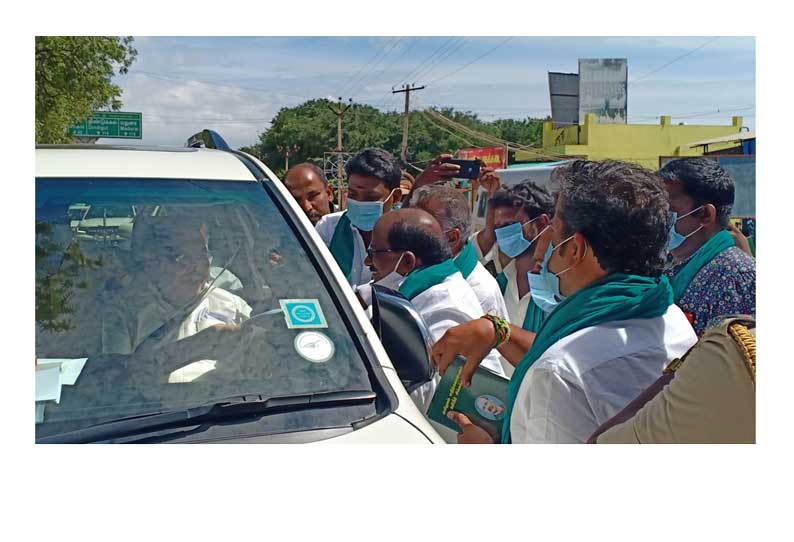 முல்லைப்பெரியாறு அணை நிர்வாகத்தை தேனி கலெக்டர் பொறுப்பில் கொண்டுவர வேண்டும் அமைச்சர் துரைமுருகனிடம் விவசாயிகள் மனு