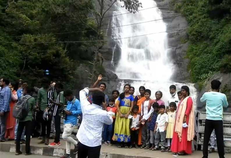 கொடைக்கானலில் குவிந்த சுற்றுலா பயணிகள்