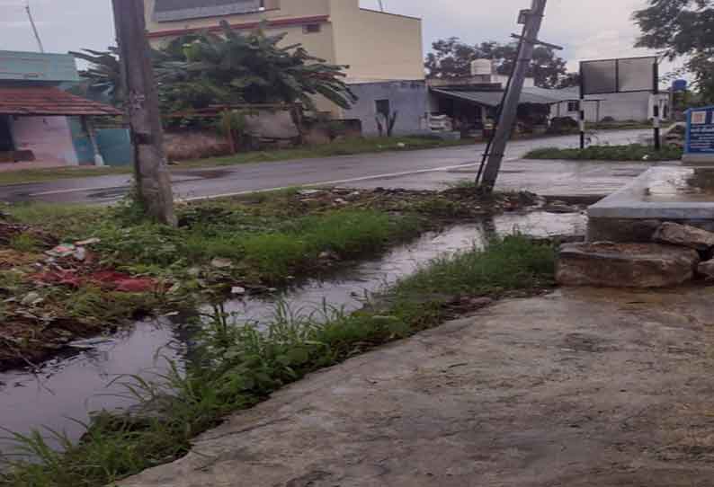 வீதிக்கு வரும் கழிவுநீர்