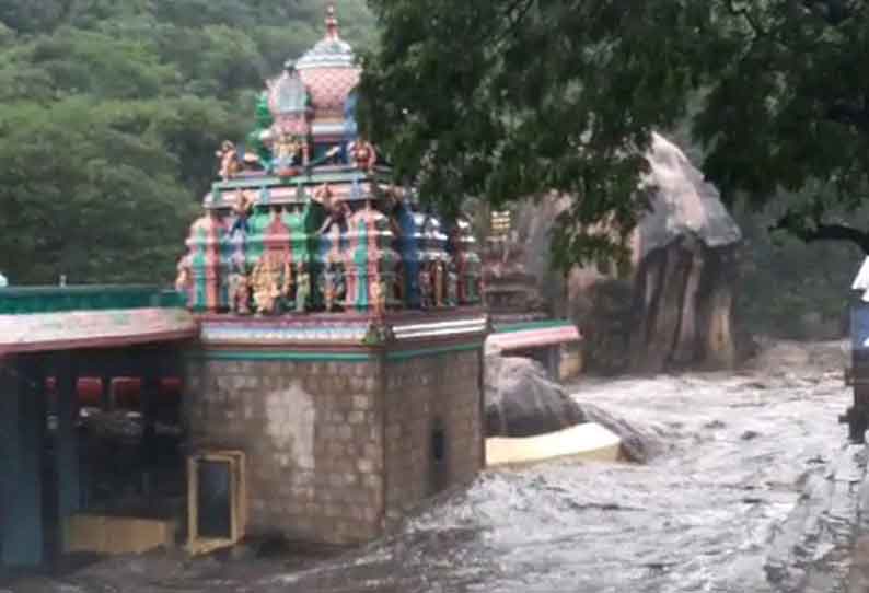 கோவிலை வெள்ளம் சூழ்ந்தது