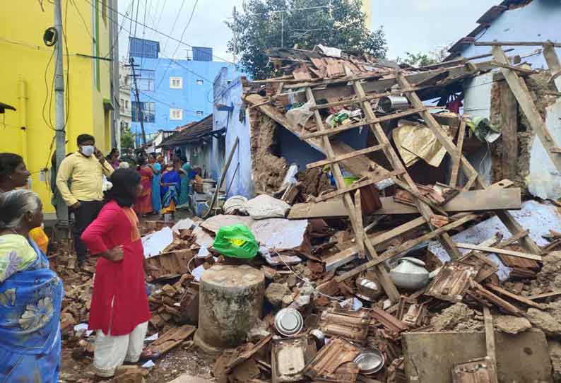 கோவையில் மழைக்கு 2 வீடுகள் இடிந்து விழுந்து சேதமானது