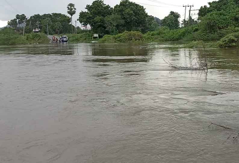 செஞ்சி பகுதியில் பலத்த மழை:  வீடுகளுக்குள் தண்ணீர் புகுந்ததால் பொதுமக்கள் அவதி சங்கராபரணி ஆற்று தரைப்பாலத்தில் போக்குவரத்து தடை