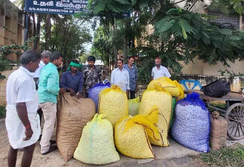 பட்டு கூடுக்கு உரிய விலை நிர்ணயிக்க  மறுத்ததால் விவசாயிகள் திடீர் போராட்டம்