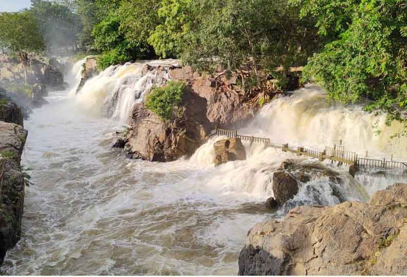 காவிரி நீர்ப்பிடிப்பு பகுதிகளில் கனமழை ஒகேனக்கல்லுக்கு நீர்வரத்து வினாடிக்கு 28 ஆயிரம் கனஅடியாக அதிகரிப்பு