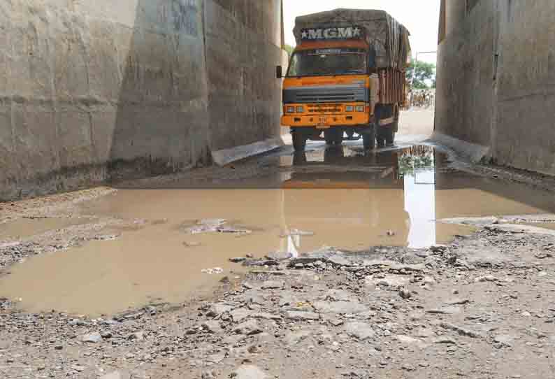 சேதமடைந்த சாலையை சீரமைக்க வேண்டும்