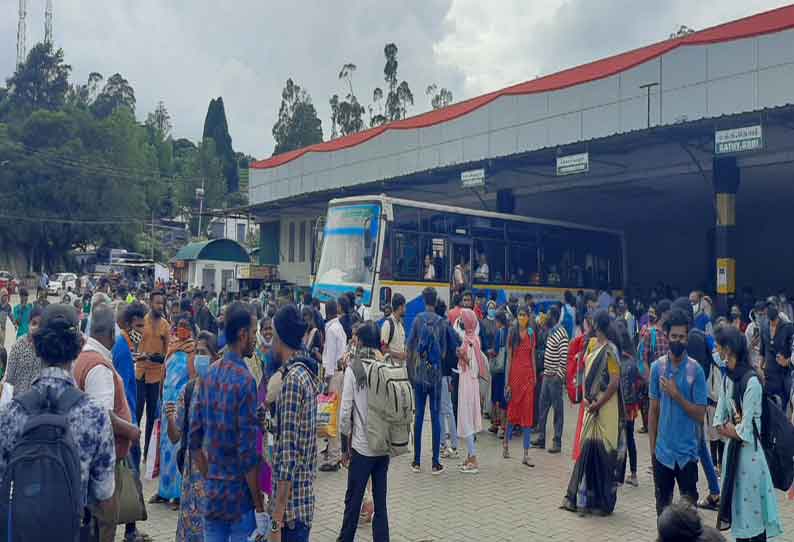 தீபாவளி பண்டிகை தொடர் விடுமுறை முடிந்ததால் பஸ் நிலையங் களில் பயணிகள் கூட்டம் நிரம்பி வழிந்தது