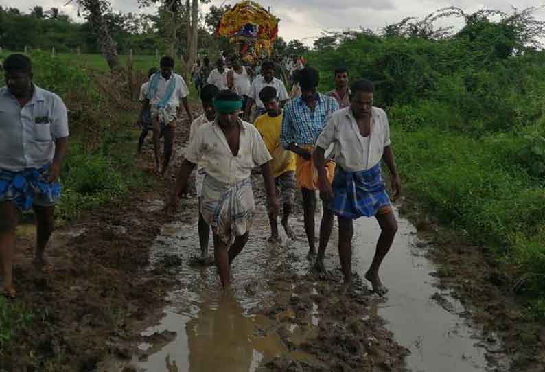 இறந்தவர் உடலை வயல் வழியாக எடுத்துசெல்லும் அவலம்