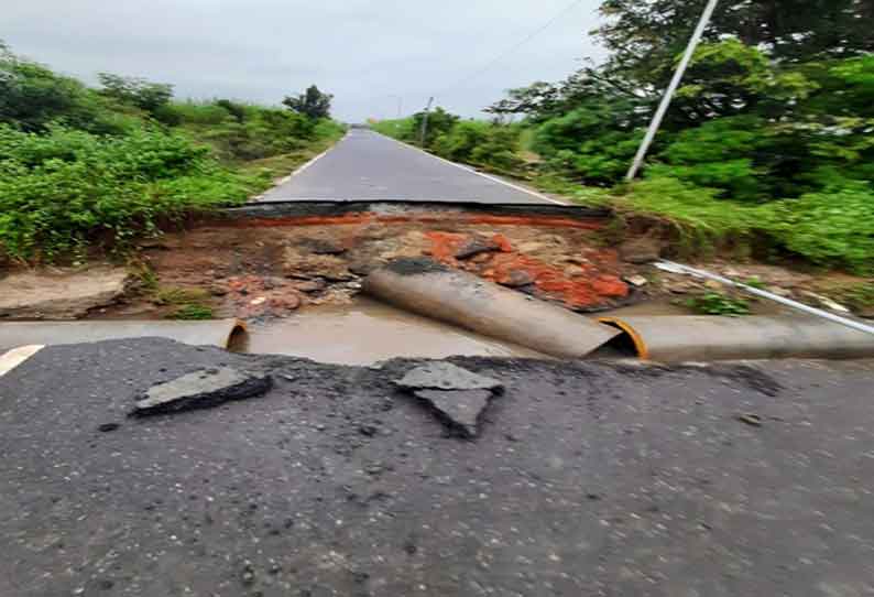 தரைப்பாலம் அடித்துச் செல்லப்பட்டதால் சாலை துண்டானது