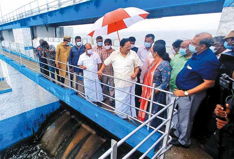 செம்பரம்பாக்கம் ஏரியில் இருந்து 2 ஆயிரம் கன அடி நீர் வெளியேற்றம் - அமைச்சர் துரைமுருகன் நேரில் ஆய்வு