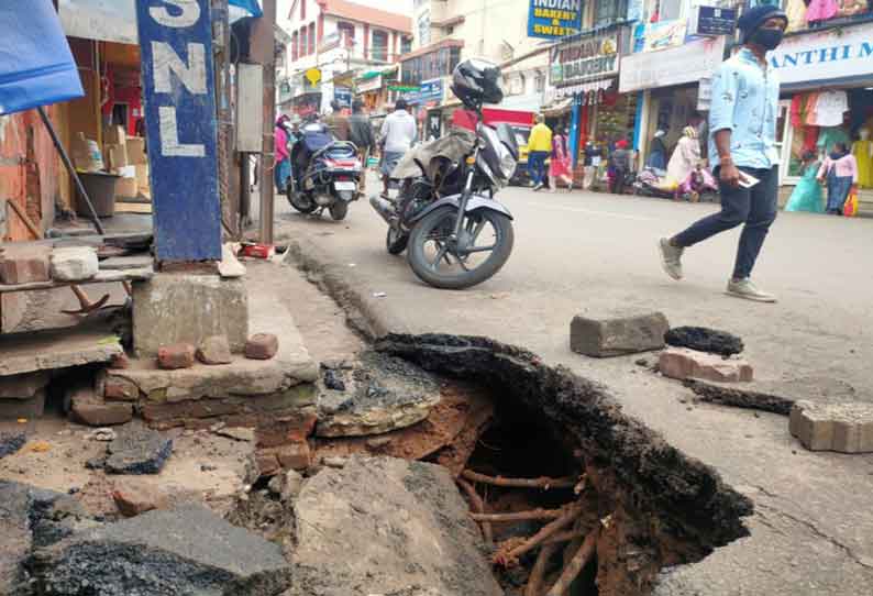 குன்னூர் மவுண்ட் ரோட்டில் விரிசல்