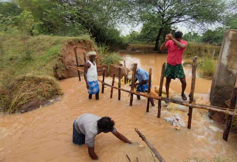 ஏரி உடைந்து வீணாக வெளியேறிய தண்ணீர்