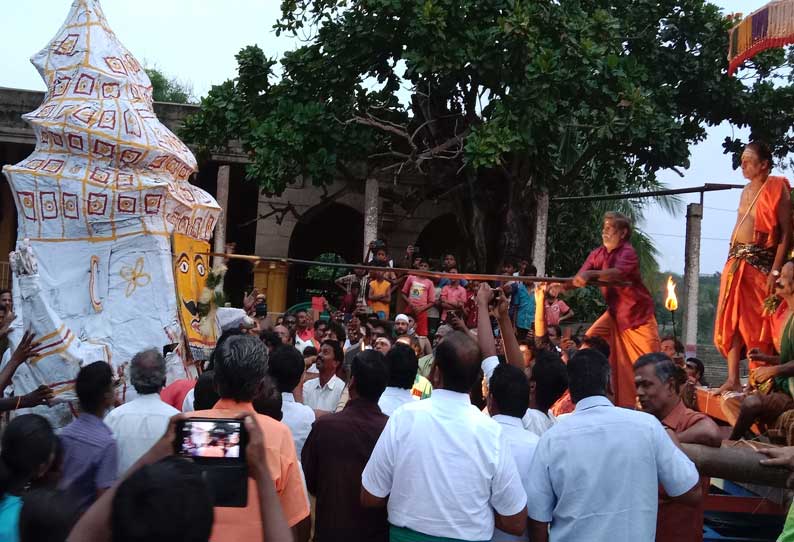 கழுகுமலை கழுகாசலமூர்த்தி கோவிலில் சூரசம்ஹாரம் நடந்தது