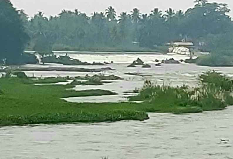 காலிங்கராயன் தடுப்பணை நிரம்பி வழிந்தது