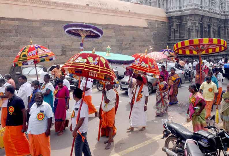 மாடவீதியில் திருக்குடைகள் ஊர்வலம்