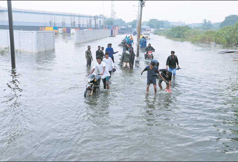 சாலைகள் முழுவதும் அடைப்பு: தனி தீவாக மாறிப்போன வடபெரும்பாக்கம்