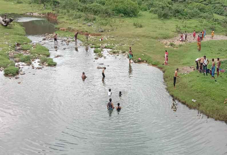 வால்பாறையில் ஆறுகளில் குளிக்க சுற்றுலா பயணிகளுக்கு தடை