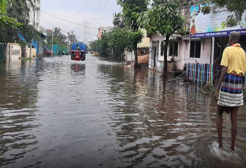 Non-stop flooding in 300 places in Chennai even after rains stop:  Intensification of removal work || மழை நின்ற பின்னரும் சென்னையில் 300  இடங்களில் வடியாத வெள்ளம்: அகற்றும் பணி தீவிரம்