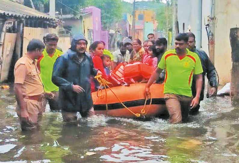 மணலி புதுநகரில் வீடுகளை சூழ்ந்த வெள்ளம் - வீடுகளில் சிக்கி தவித்த 160 பேர் ரப்பர் படகு மூலம் மீட்பு