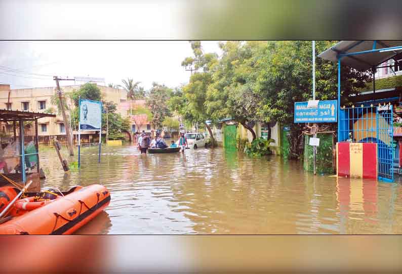 வரதராஜபுரம் பகுதியில் குடியிருப்புகளை சூழ்ந்து நிற்கும் மழைநீர் - நடவடிக்கை எடுக்க பொதுமக்கள் கோரிக்கை